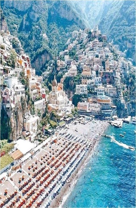 Aloita Resort, Filmy Vintage, Positano Italy, Places In Italy, Italy Vacation, Tuscany Italy, Vacation Places, Beautiful Places To Travel, Beautiful Places To Visit