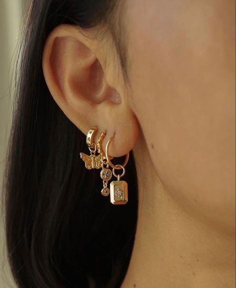 Gold Earrings Aesthetic, Gold Dainty Jewelry, Multiple Piercings Earrings, Dangly Earring, Minimalist Ear Piercings, Types Of Ear Piercings, Cool Ear Piercings, Pretty Ear Piercings, Dainty Gold Jewelry