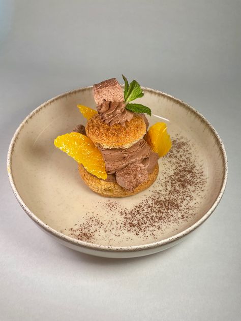 Choux Pastry Plating, Choux Craquelin, Plating Ideas, Plated Dessert, Chocolate Custard, Dessert Boxes, Choux Pastry, Pastry Desserts, Plated Desserts