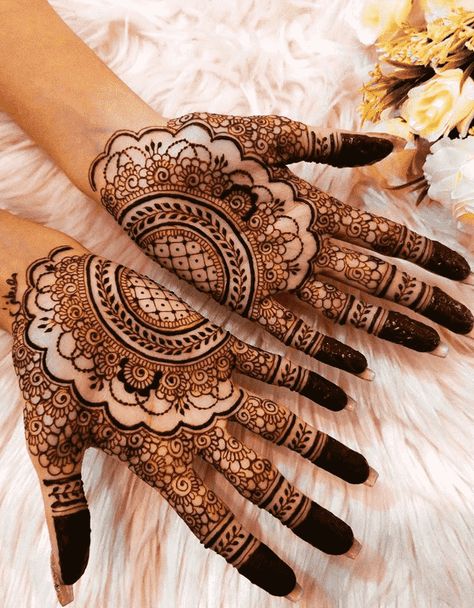 Henna Designs Hand Easy, Simple Henna Designs Hand, Palm Mehndi, Simple Mehandi, Short Mehndi Design, Simple Henna Designs, Easy Mehndi Design, Indian Mehndi Designs, Henna Tattoo Designs Hand