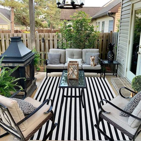 Amazon.com: Black and White Striped Outdoor Rug 4'x6' Indoor Outdoor Porch Rug Washable Farmhouse Layered Door Mats Cotton Hand-Woven Welcome Mats Throw Carpet for Entryway/Home Entrance/Patio(4'x6') : Home & Kitchen Long Narrow Porch Decorating Ideas, Front Patio Decorating Ideas, Small Backyard Makeover, Sunporch Ideas, Layered Door Mats, Floating Decks, Pretty Patios, Striped Outdoor Rug, Outdoor Entryway Decor