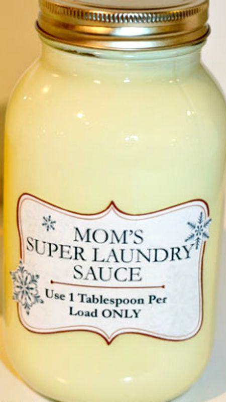 Mom's Super Laundry Sauce ~ Here is an amazingly simple Do It Yourself detergent that doesn't leave any residue on clothing, gets nearly every stain known to man out the first time around and smells clean and fresh- oh and did I mention that it costs about $1.76 for 128 loads of laundry? Diy Lavanderia, Laundry Sauce, Homemade Laundry Detergent Recipes, Laundry Detergent Recipe, Detergent Recipe, Diy Laundry Detergent, Homemade Cleaning Supplies, Homemade Laundry Detergent, Homemade Laundry