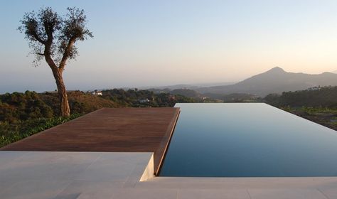 mclean quinlan architects: “The design strategy for this new build villa was to create a building that would exploit the spectacular landscape, while creating an exemplary building for the 21st century." Moderne Pools, Infinity Pools, Spanish Villa, Cool Swimming Pools, Infinity Edge Pool, Modern Pools, Dream Pools, Beautiful Pools, Pool Design