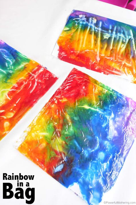 no mess rainbow in a bag great for babies toddlers and preschoolers Turtle Classroom, Vetenskapliga Experiment, Easter Foods, Rainbow Craft, Rainbow Activities, Sensory Bags, Weather Theme, Spring School, Kids Rainbow