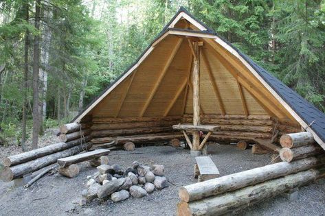 This is called a laavu (Laavu, a traditional Finnish shelter any passerby may use)  It is a wonderful shelter idea (that can surely be modified) for camping under the stars.....even if it's in your own backyard! Case Sotterranee, Outdoor Shelters, Bushcraft Camping, Wooden Structure, Survival Shelter, Camping Survival, Cabins In The Woods, Survival Skills, Outdoor Projects