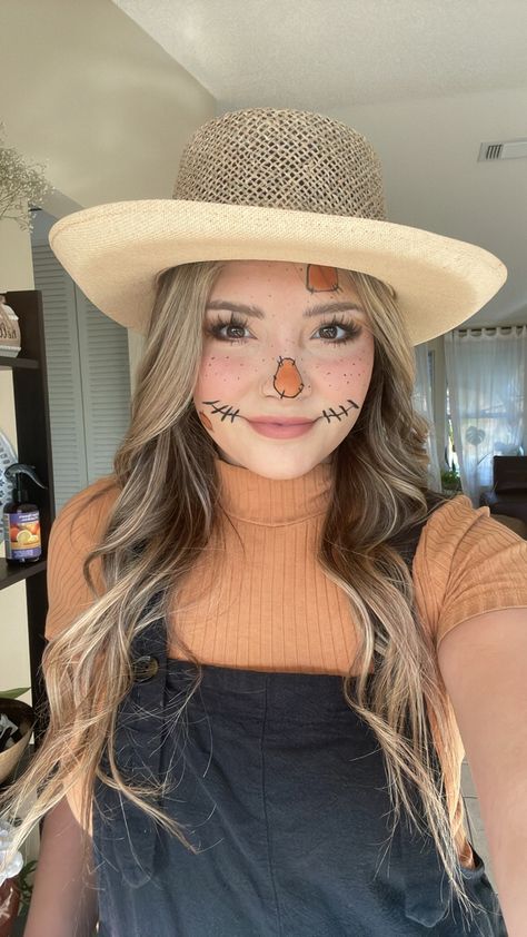 Scarecrow Day At School Outfit, Cute Scarecrow Make Up For Women, Scarecrow Costume Diy Women's Makeup, Holoween Costums Ideas Easy, Wizard Of Oz Scarecrow Costume Ideas For Women, Easy Halloween Scarecrow Makeup, Womans Scare Crow Costume Diy, Diy Adult Scarecrow Costume, Scarecrow Cute Costume