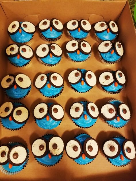 Rio First Birthday Party, Rio 2 Birthday Party Ideas, Rio Movie Themed Birthday Party, Bird Cupcakes Ideas, Disney Rio Birthday Party, Rio Decorations Party Ideas, Parrot Cupcakes, Rio Cupcakes, Rio Birthday Party Ideas