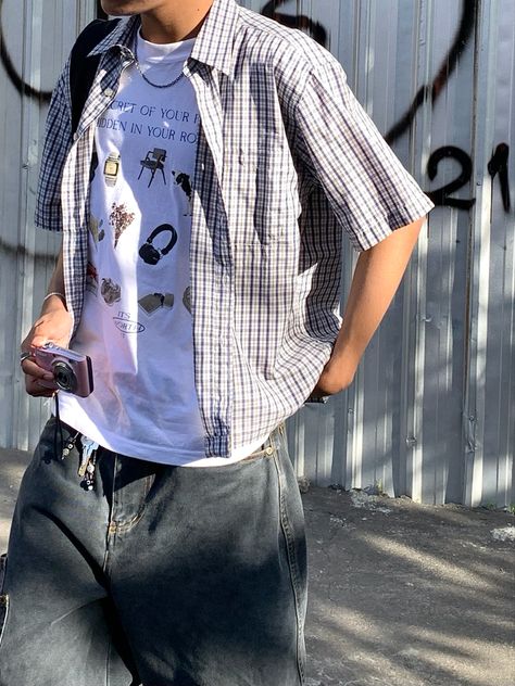 @iyazfr on insta Man Flannel Outfit, Mens Button Up Shirts Outfits Casual, Mens Button Up Shirts Outfits, Button Up Shirt Men Outfits, Flannel Outfits Men Aesthetic, Button Shirt Outfit, Flannel Ideas, Streetwear Fits, Street Fashion Men Streetwear