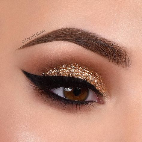 Beauty Eye Makeup, Maquillage Yeux Cut Crease, Eye Makeup Looks, Eye Makeup Ideas, Art Design Ideas, Glitter Eye Makeup, Glitter Eyeliner, Beautiful Eye Makeup, Makijaż Smokey Eye