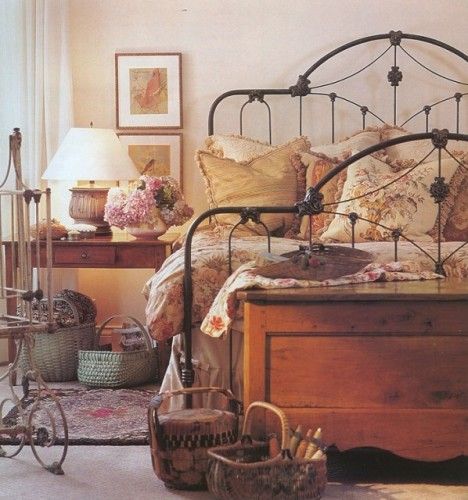 bedroom Frame Bedroom, Bedroom Eclectic, Wrought Iron Beds, Wrought Iron Bed, Iron Bed Frame, Eclectic Bedroom, Iron Bed, Vintage Bedroom, Country Bedroom