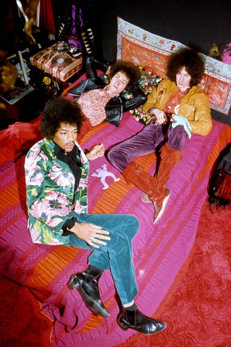 The Jimi Hendrix Experience; Mitch Mitchell, Noel Redding and Jimi Hendrix. Circa 1969 The Jimi Hendrix Experience, Noel Redding, Look Disco, Jimi Hendrix Experience, 70s Aesthetic, Rock N’roll, I'm With The Band, Mötley Crüe, Rock Chic