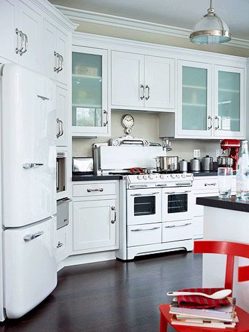 Love the fridge, in case my dream kitchen can't include a 30k industrial fridge...you know, options... #CambriaQuartz 1940s Decor, Kitchen With White Cabinets, White Kitchen Appliances, Vintage Style Kitchen, Retro Appliances, Vintage Appliances, Interior Vintage, White Appliances, Kitchen White