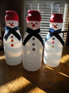 DIY Snowmen - made with empty coffee creamer bottles Creamer Bottles, Diy Snowman Ornaments, Snowman Christmas Decorations, Bottle Decor, Diy Snowman, Snowman Crafts, Coffee Creamer, Winter Crafts, Christmas Deco