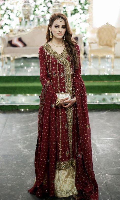 Beautiful designer party wear dresses Angharka Style Frock, Pakistani Wedding Dance, Crochet Cable Knit, Red Bridal Dress, Colorful Outfits, Crochet Cable, Desi Clothes, Sweater Crochet, Designer Party Wear Dresses