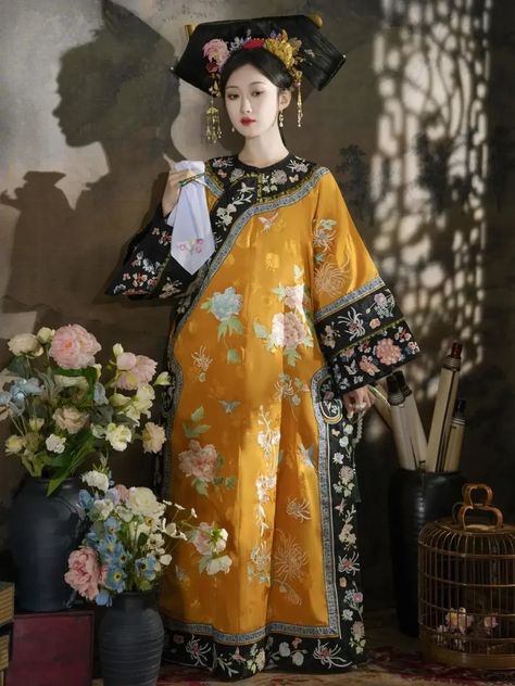 4 Colors Exquisite Embroidered Late Qing Dynasty Clothing Spring Qipao Chinese Traditional Dress for Qing Dynasty Clothing, Dynasty Outfits, Dynasty Clothing, 18th Century Dress, Chinese Traditional Dress, Chinese Clothing, Chinese Traditional, Qing Dynasty, Traditional Dress