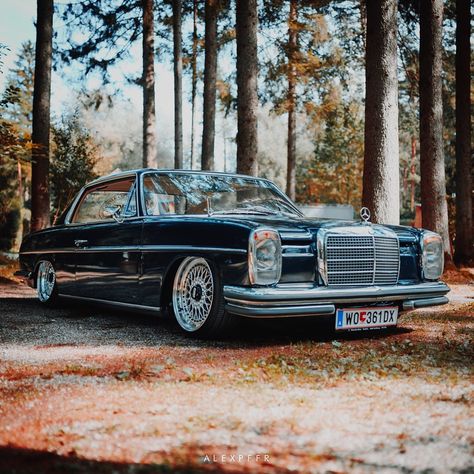 Mercedes-Benz W114 coupe #mercedes #coupe W114 Coupe, Mercedes W114, Mercedes Benz Coupe, Old Mercedes, Mercedes Benz Maybach, Old Vintage Cars, Daimler Benz, Classic Mercedes, Old School Cars