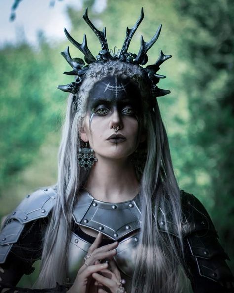 Warrior Makeup, Viking Makeup, Morgana Le Fay, Elf Cosplay, Witch Makeup, Halloween Makeup Inspiration, Horror Movie Characters, Samana, Halloween Inspo