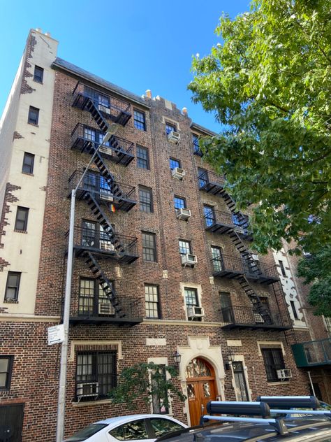 Brick New York Apartment, Nyc Exterior Apartment, Boston Apartment Exterior, Downtown Brooklyn Apartment, Ny Apartment Exterior, New York Apartment Aesthetic Exterior, Brooklyn Apartment Aesthetic Exterior, Apartments From Outside, Brooklyn Apartment Exterior