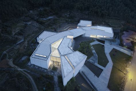 Gallery of Sanqingshan Geological Museum / UAD - 7 Geology Museum, Environmental Psychology, Museum Architecture, Water Management, Chinese Architecture, Green Mountain, Sustainable Architecture, Design Museum, Architect Design