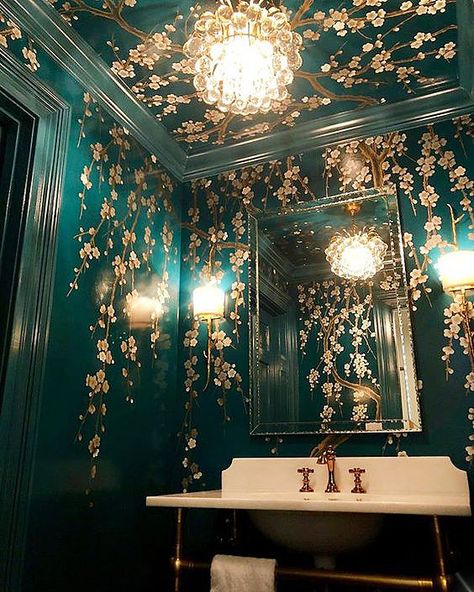 Blue Gold Bathroom, Pola Cat Dinding, Bathroom Flowers, Powder Room Design, Emerald Blue, Gold Bathroom, Dream House Decor, Beautiful Bathrooms, Dream Home Design