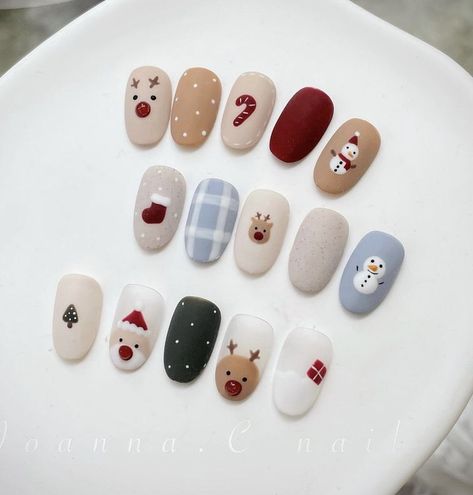 Christmas Nails Minimal, Minimal Christmas Nails, Matte Christmas Nails, Nail Noel, Winter Nail Art Designs, Christmas Gel, Art Deco Nails, Hello Nails, Christmas Gel Nails