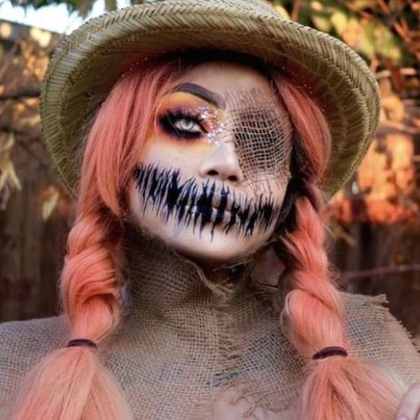 16 Stunning Scarecrow Makeup Ideas To Rock In 2023 Scary Scarecrow Face Paint, Evil Scarecrow Makeup, Spooky Scarecrow Makeup, Scary Scarecrow Costume Women, Scarecrow Ideas Costume, Scarecrow Costume Scary, Scary Scarecrow Makeup Women, Glam Scarecrow, Halloween Scarecrow Ideas