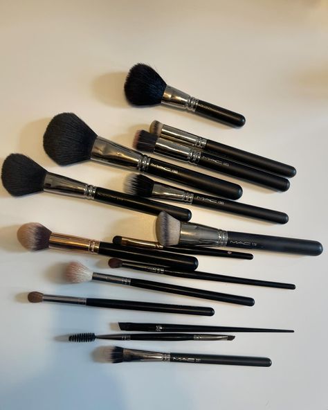 Today’s makeup base was extra good thanks to this Estée Lauder combo. I thought I would share some of my go to makeup brushes! If you haven’t invested in a good set of makeup brushes, you’re missing out on the best product application! Mac brushes are my RIDE OR DIE!! But I also Love Sigma! They have really great sets! The Artis palm foundation brush is a game changer. PRO TIP: Properly clean, dry and store your brushes to increase longevity! Follow my shop @MISFITMAL_ROSE on the @shop.LTK ... Expensive Makeup Brushes, Mac Brushes Set, Makeup Brush Set Aesthetic, Make Up Brushes Aesthetic, Makeup Brushes Aesthetic, Best Makeup Brushes Set, Mac Makeup Brushes Set, 2025 Wishlist, Mac Makeup Brushes