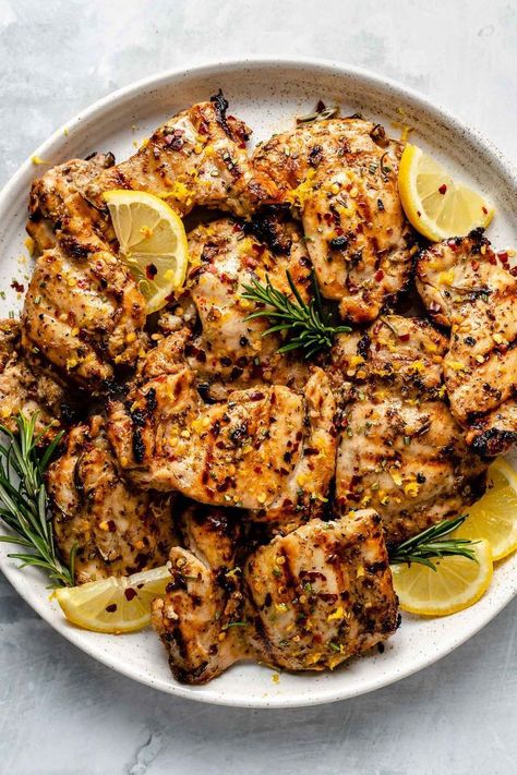 Garlic And Herb Marinade, Lemon Garlic Marinade, Herb Marinade, Garlic Marinade, Chicken Steak, Chicken Dishes Recipes, Mediterranean Diet Recipes, Poultry Recipes, Mediterranean Recipes