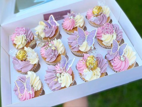 Birthday Cupcakes Butterfly, Butterfly Baby Shower Cupcakes, Butterfly Theme Cupcakes, Butterfly Macarons, Pink Butterfly Cupcakes, Love Baby Shower Theme, Butterfly Desserts, Butterfly Cupcake Cake, Butterfly Baby Shower Cake