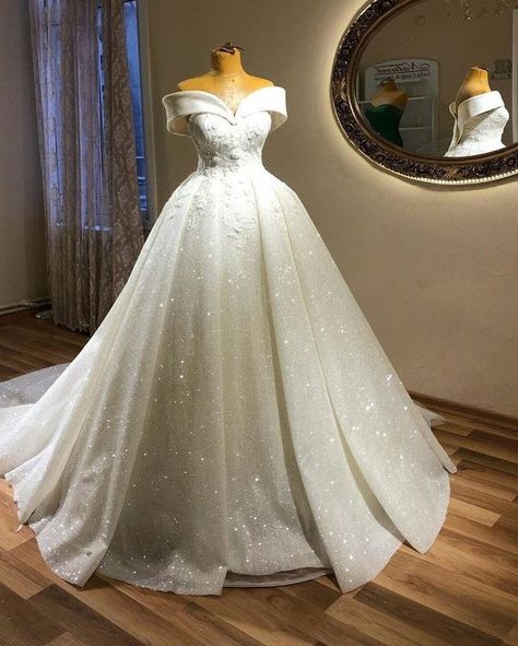 Glitter Wedding Gown, Cinderella Gown Wedding, Cute Wedding Dresses Cinderella, Beautiful Wedding Dresses Fairytale, Cinderella Wedding Dresses, Cinderella Wedding Dress, Dark Romantic Wedding, Convertible Wedding Dresses, Queen Wedding Dress