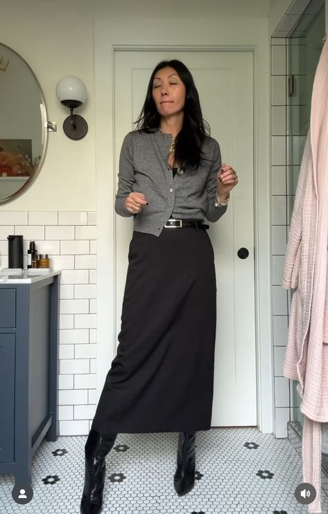 Long Shirt And Skirt Outfit, Work Skirt Outfits Women, Long Straight Skirt Outfits Classy, Fall Fashion Long Skirts, Blue Shirt Black Skirt Outfit, Maxi Outfits Skirt, Black A Skirt Outfit, Long Black Skirt Formal Outfit, Work Outfits Skirt Professional