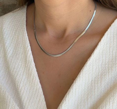 Elevate your style with our Thick Silver Snake Stainless Steel Herringbone Chain Necklace for Women. This exquisite piece combines bold design with a touch of sophistication, making it a perfect accessory for any occasion. The thick snake chain adds a modern twist to the classic herringbone pattern, creating a unique and eye-catching look. Silver Snake Chain Necklace, Chain Designs Silver Women, Silver Herringbone Necklace, Silver Chain For Women Unique, Silver Chain Designs For Women, Chandi Chain, Silver Chains For Women, Thick Silver Necklace, Chain Necklace Outfit