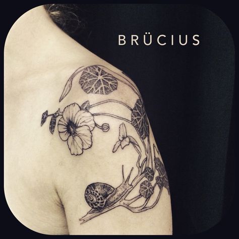 #BRÜCIUS #TATTOO #SF #SanFrancisco #brucius #natural #science #engraving #etching #sculptoroflines #dotwork #blackwork #penandink #lines #nature #flower #snail Snail Tattoo, Pin Up Mermaid, Fleurs Art Nouveau, Tattoo Nature, Trendy Tattoo, Mermaid Tattoos, Natural Science, Famous Artwork, Flower Inspiration