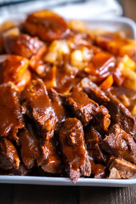 Balsamic Onion Pot Roast?utm_source=12tomatoes Roast With Onion Soup Mix, Pot Roast Potatoes, Amish Meals, Twelve Tomatoes, Pot Roasts, Crockpot Pot Roast, Balsamic Onions, Meat Casserole, Crockpot Roast