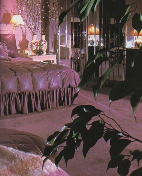 Apartment Aethstetic, Miami Vice Bedroom, 80s Luxury Bedroom, 80s Post Modern Bedroom, Femme Fatale Living Room, Aesthetic Room Inspo Vintage, Apartment Vintage Decor, 1980 Bedroom, Vintage Glamour Bedroom