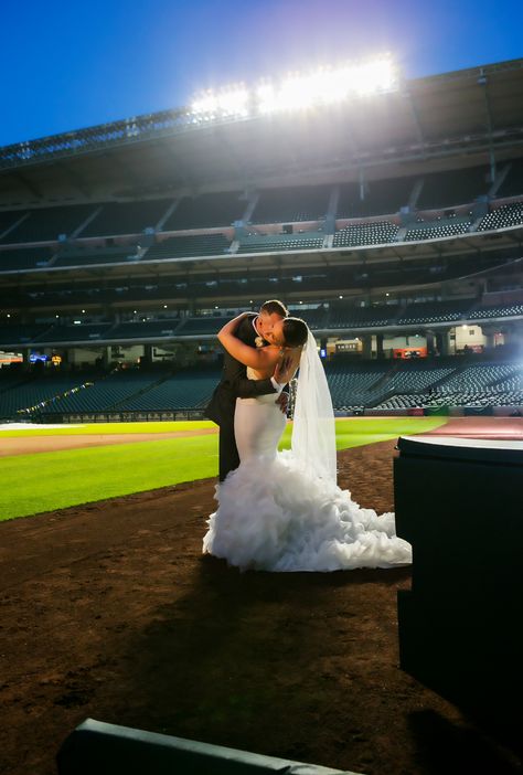 Softball Wedding, Baseball Themed Wedding, Sports Themed Wedding, Prewedding Ideas, Baseball Wedding, Houston Astros Baseball, Minute Maid Park, Field Wedding, Astros Baseball