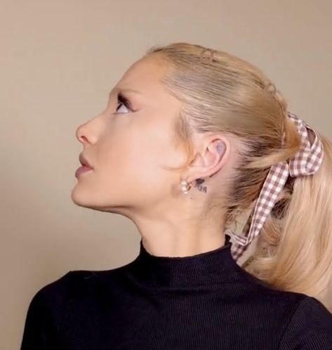 Ariana Grande Nose, Ariana Grande Blonde Hair, Ariana Grande Ponytail, Ariana Grande Tattoo, Ponytail Girl, Ariana Grande Style, Ariana Grande Photos, Nose Job, M Beauty