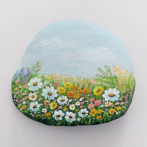 Spring Painted Rocks Ideas, Rock Painting Flowers, Stone Paint, Rock Flowers, Decorated Eggs, Painted Rocks Craft, Rock Ideas, Painting Inspo, Spring Painting