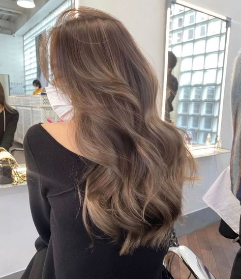 Rambut Brunette, Hair Color Asian, Beige Hair, Korean Hair Color, Brown Hair Looks, Honey Brown Hair, Brown Hair Inspo, Brunette Hair With Highlights, Brown Hair Balayage