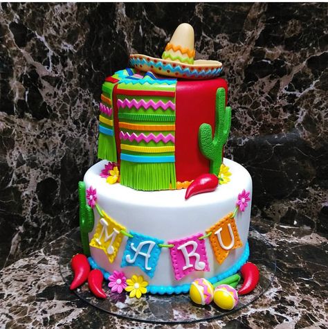 Bachelorette Party Colorful, Taco Twosday Birthday Party, Twosday Birthday Party, Mexican Themed Cakes, Mexican Fiesta Cake, Taco Twosday Birthday, Fiesta Party Decor, Mexican Theme Baby Shower, Fiesta First Birthday