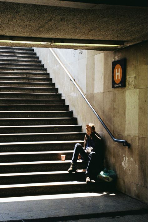 35mm street photography Books For Learning, Street Photography Model, Straight Photography, Street Photography Portrait, Street Photography Urban, Street Photography People, Street Film, Street Pics, City Streets Photography