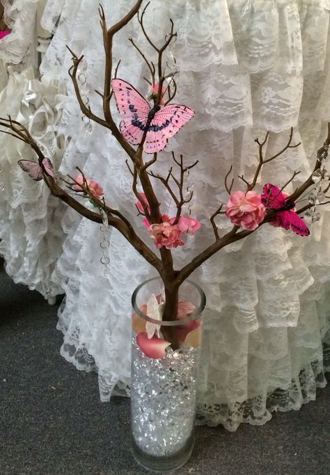 Centerpieces With Butterflies, Butterflies Centerpieces, Manzanita Centerpiece, Center Peices, Premiere Dress, Butterfly Centerpieces, Table Pieces, Flowers Craft, Party Centerpiece