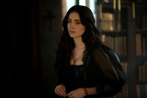 Mary Sibley, Yennefer Of Vengerberg, Female Character Inspiration, Mötley Crüe, Character Portraits, Role Playing, Dark Hair, A Black, Character Inspiration