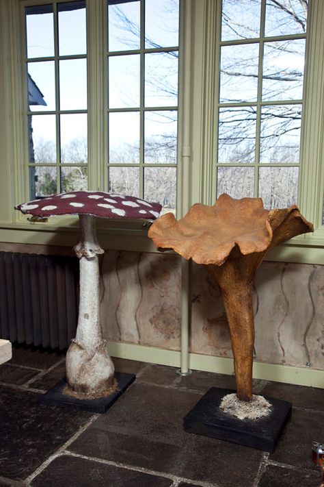 Giant paper mache mushrooms - if I ever make the giant paper flowers, I HAVE to make some of these, too! Giant Paper Mache Mushrooms, Giant Decorations Diy, Paper Mache Props, Paper Mache Chair, Paper Mache Fairy, Giant Paper Mache, Paper Mache Decor, Paper Mushrooms, Paper Mache Projects