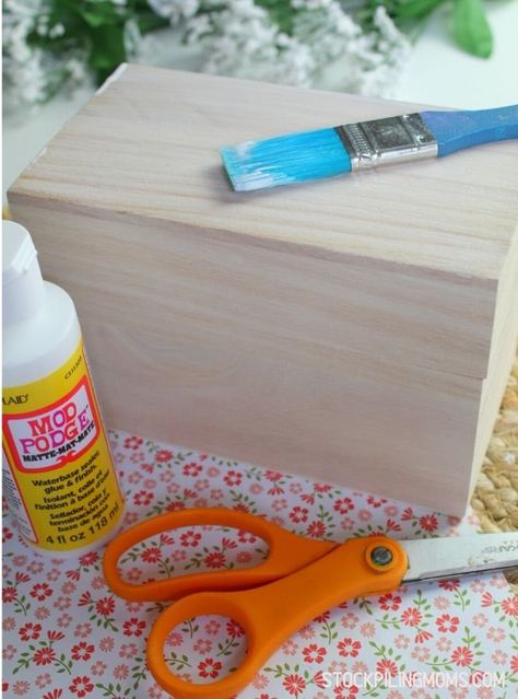 Recipe Boxes Wooden, How To Decorate A Wooden Box Ideas, Box Decoration Ideas Painting, Decoupage Recipe, Decoupage Boxes Ideas, Decoupage Wooden Boxes, Gathering Recipes, Mod Podge On Wood, Wooden Box Crafts