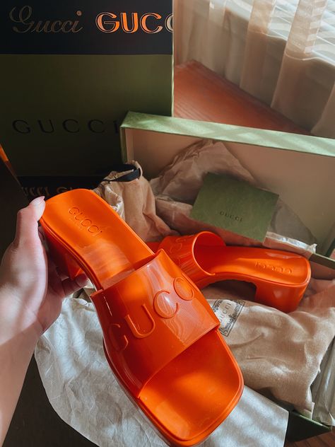 Platform Heels Outfit, Gucci Orange, Gucci Slides, Heels Outfits, Orange Shoes, Shoulder Length Hair Cuts, Shoulder Length Hair, Gucci Shoes, Length Hair