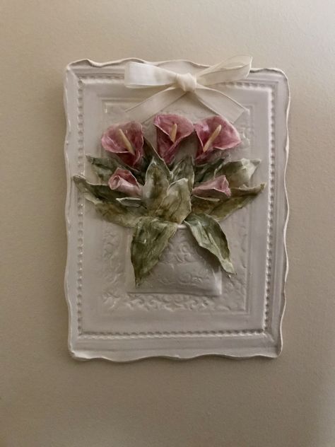 Ceramic Lily Flower, Wall Clay Art, Plaster Crafts, Clay Diy Projects, Do It Yourself Crafts, Calla Lilies, Ceramic Gifts, Sculpture Painting, Ceramics Projects