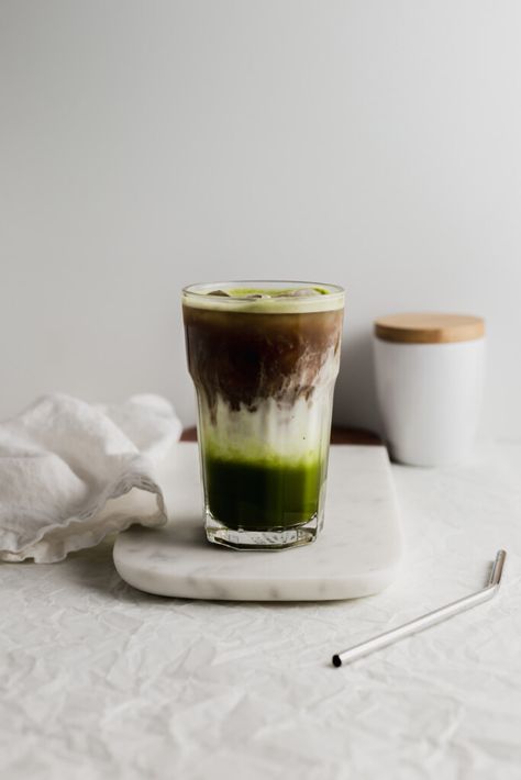 Matcha Espresso Latte, Cocktail Ads, Jewels Illustration, Milky Drinks, Matcha Espresso, Beverage Photography Ideas, Matcha Drink Recipes, Cafe Drinks, Smoothie Menu