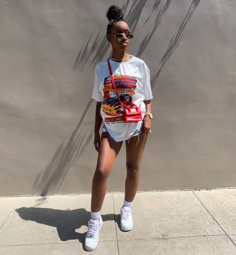 𝒮. on Twitter: "Graphic tee’s all Summer 🔥… " Airforce 1 Outfit, Af1 Outfit, Graphic Outfits, Graphic Tee Outfit, Tee Outfits, Shirt Outfits, Graphic Tee Outfits, Peinados Fáciles Para Cabello Corto, Outfits Black