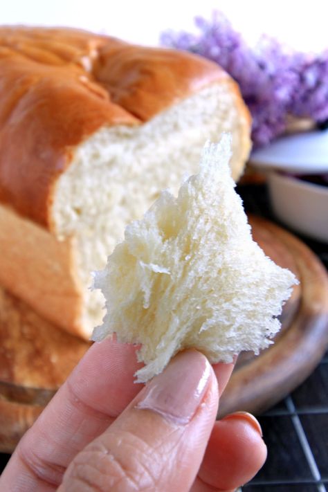 Kos, Fluffy White Bread Machine Recipe, Fluffy White Bread Recipe, White Loaf Bread, Soft White Bread Recipe, Fluffy Bread Recipe, Soft Bread Recipe, Muffin Cups Recipes, Amish White Bread